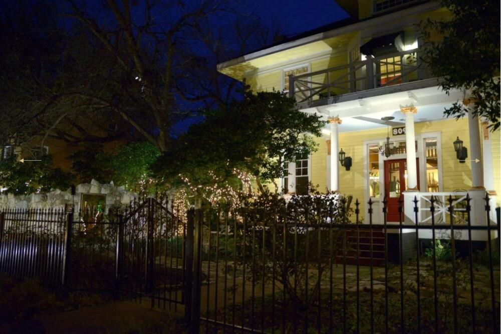 Austin'S Inn At Pearl Street Exterior photo